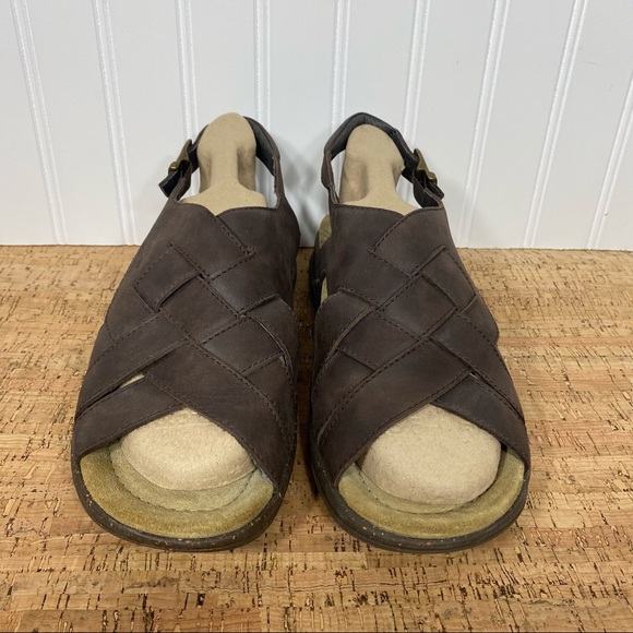 Dansko Men’s Brown Leather Sandals - Picture 3 of 9